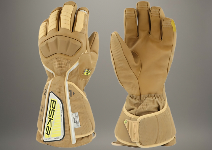 Guantes resistentes de protección para bomberos en color beige con cierre ajustable